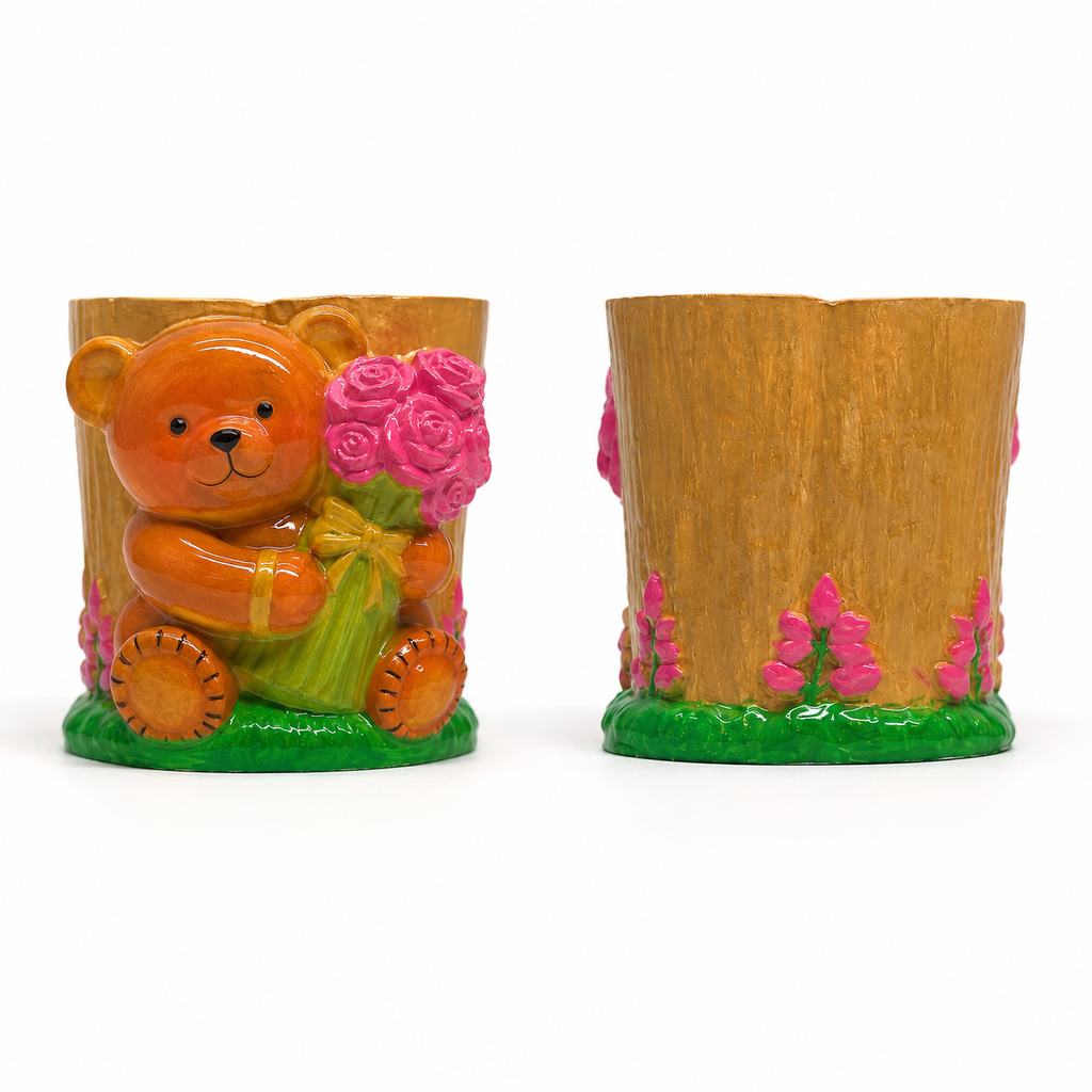 🧸 Bear Holding Flowers Planter – Handmade Decorative Planter