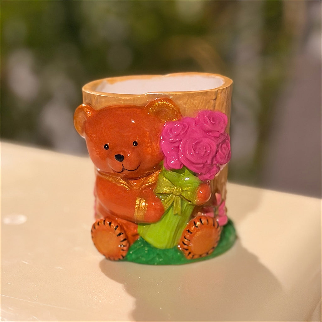 🧸 Bear Holding Flowers Planter – Handmade Decorative Planter